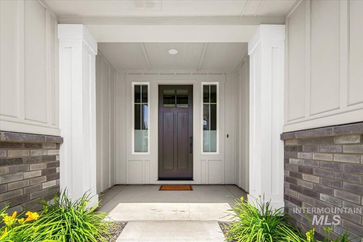 Property Photo:  3834 E Englehart Ln.  ID 83642 