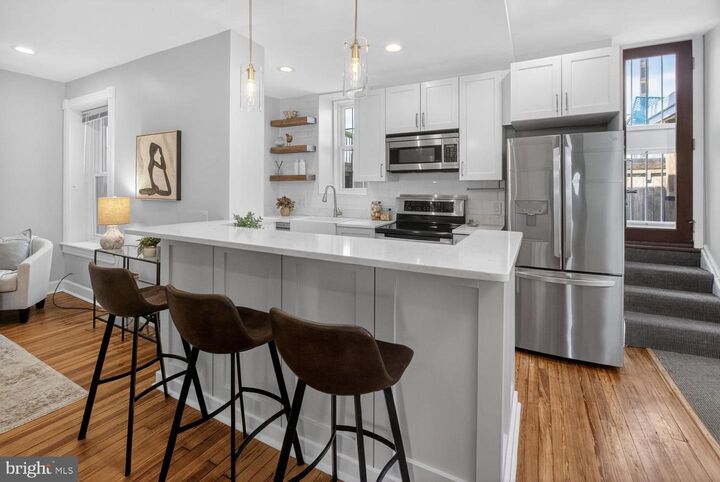 Property Photo: 2510 Cliffbourne Place NW 300 DC 20009