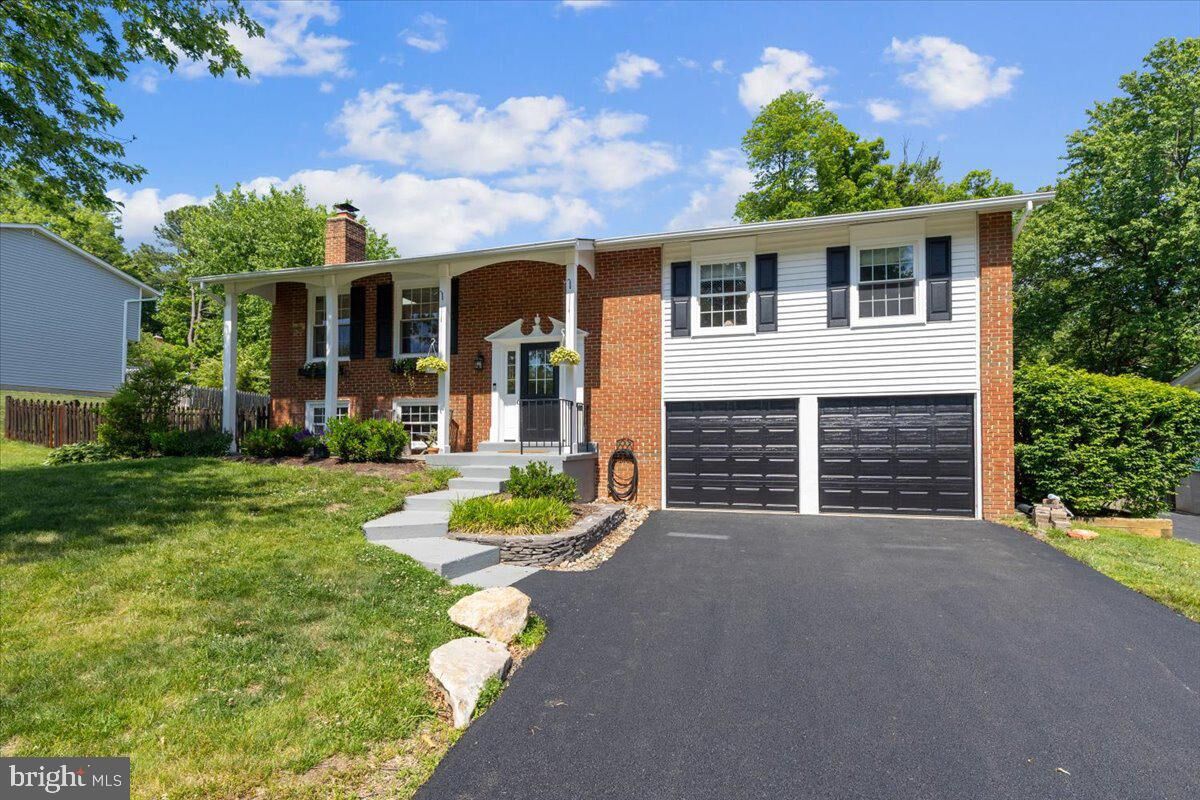 Property Photo:  7001 Spur Road  VA 22153 