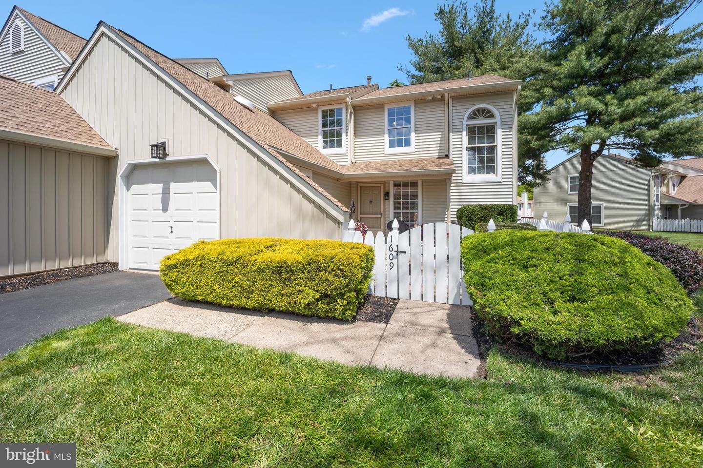 Property Photo:  1609 McNelis Drive  PA 18966 