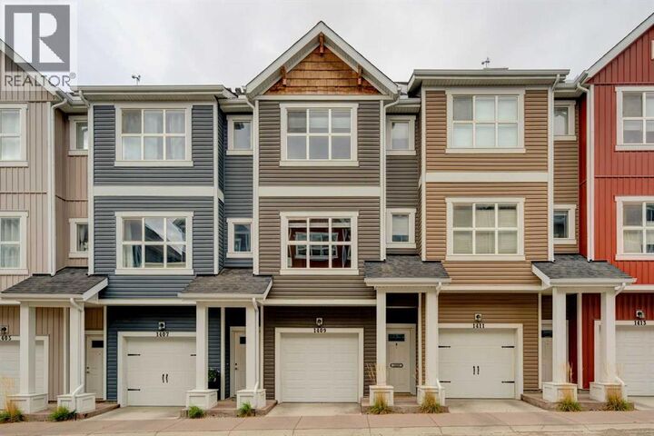 Property Photo:  355 Nolancrest Heights Northwest  AB T3R 0Z9 