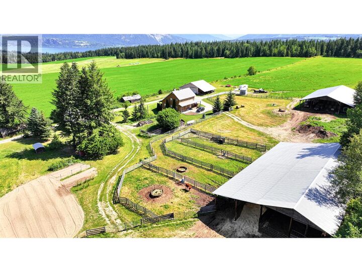 Photo de la propriété:  2990 50 Street Northwest  BC V1E 4M2 