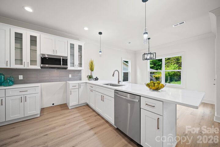 Property Photo: 1701 Byrum Street NC 28216