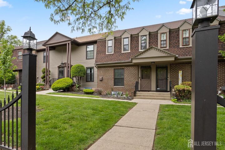 Property Photo:  323 Gills Ln Unit #5 H Lane  NJ 08830 