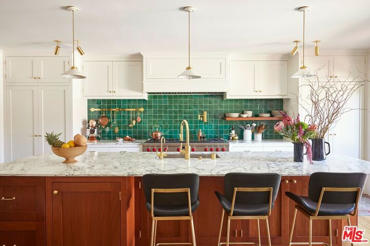 Property Photo:  214 S Van Ness Ave  CA 90004 