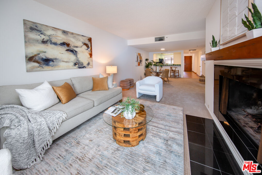 Property Photo:  2960 Neilson Way  CA 90405 
