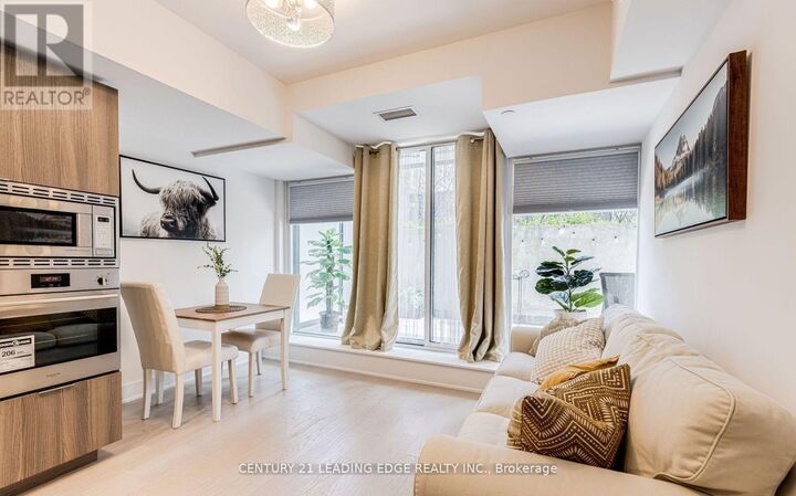 Property Photo:  955 Bay Street 913  ON M5S 0C6 