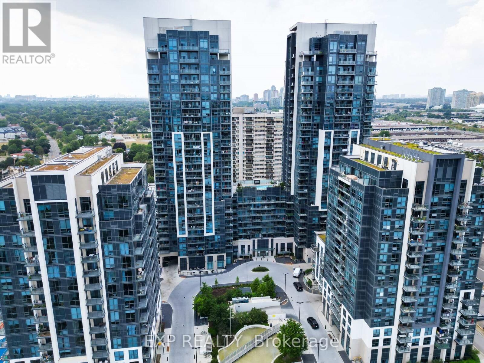 Property Photo:  30 Meadowglen Place West 707  ON M1G 0A6 