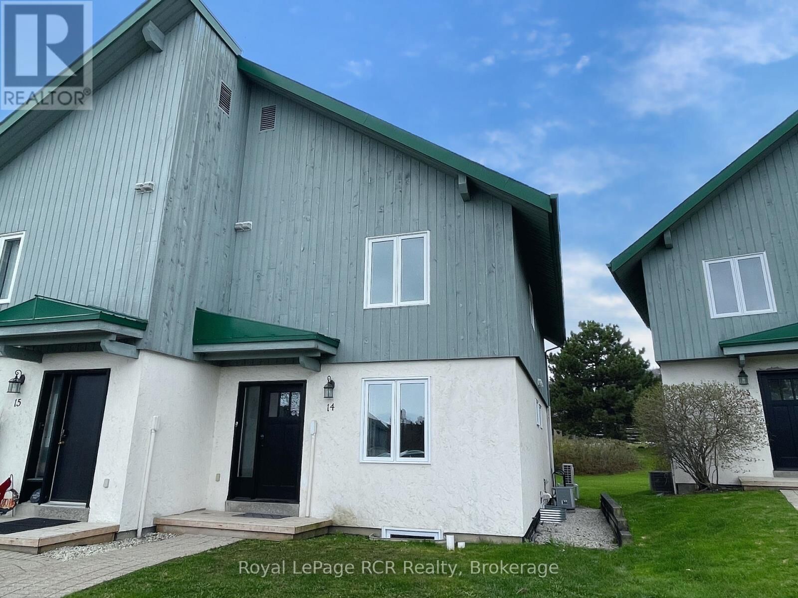 Property Photo:  104 Kellies Way 14  ON L9Y 0L5 