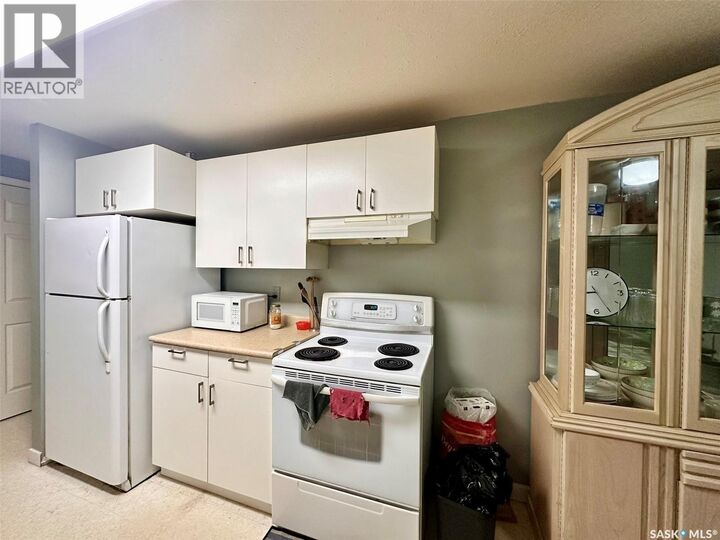 Property Photo:  4 3625 Chaben Place  SK S7H 4E9 