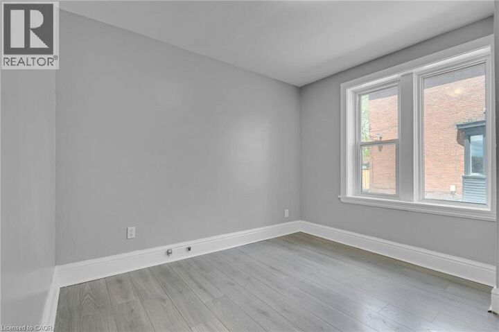 Property Photo:  5 Fairholt Road 8  ON L8M 2S9 