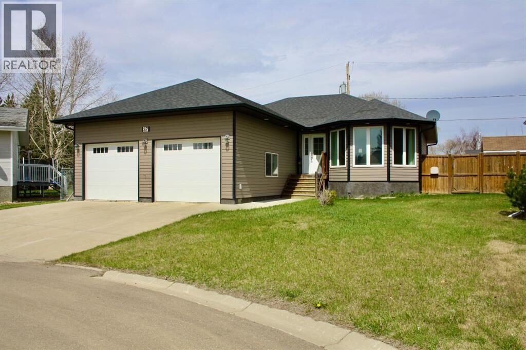Property Photo:  37 Ball Place  SK S0M 2C0 