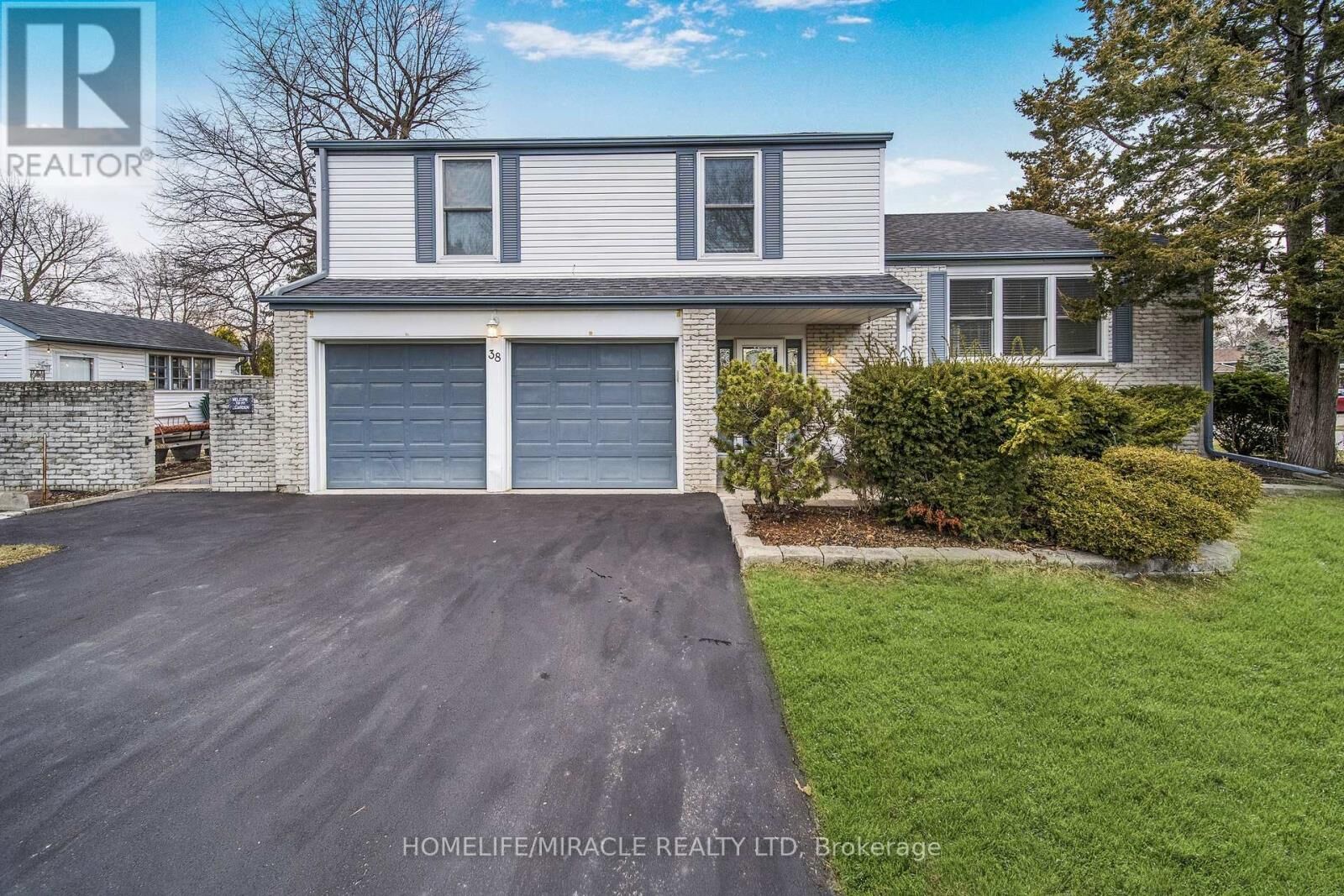 Property Photo:  38 River View Drive  ON L6W 2E5 