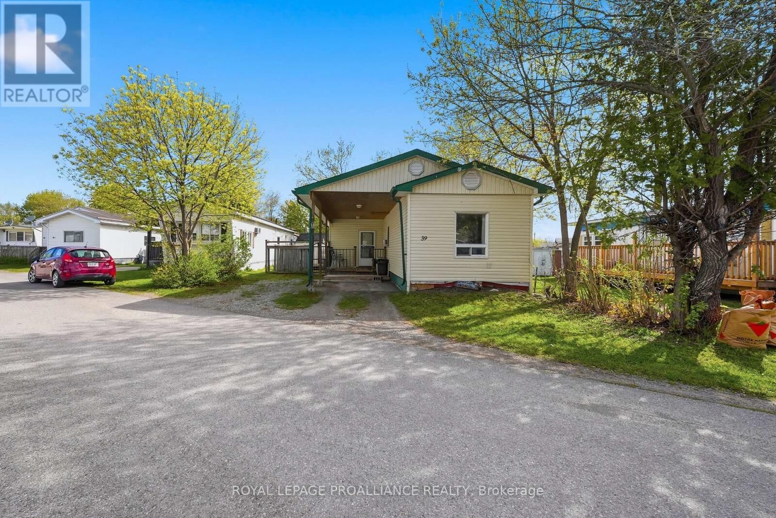 Property Photo:  39-63 Whites Road  ON K8V 5P5 