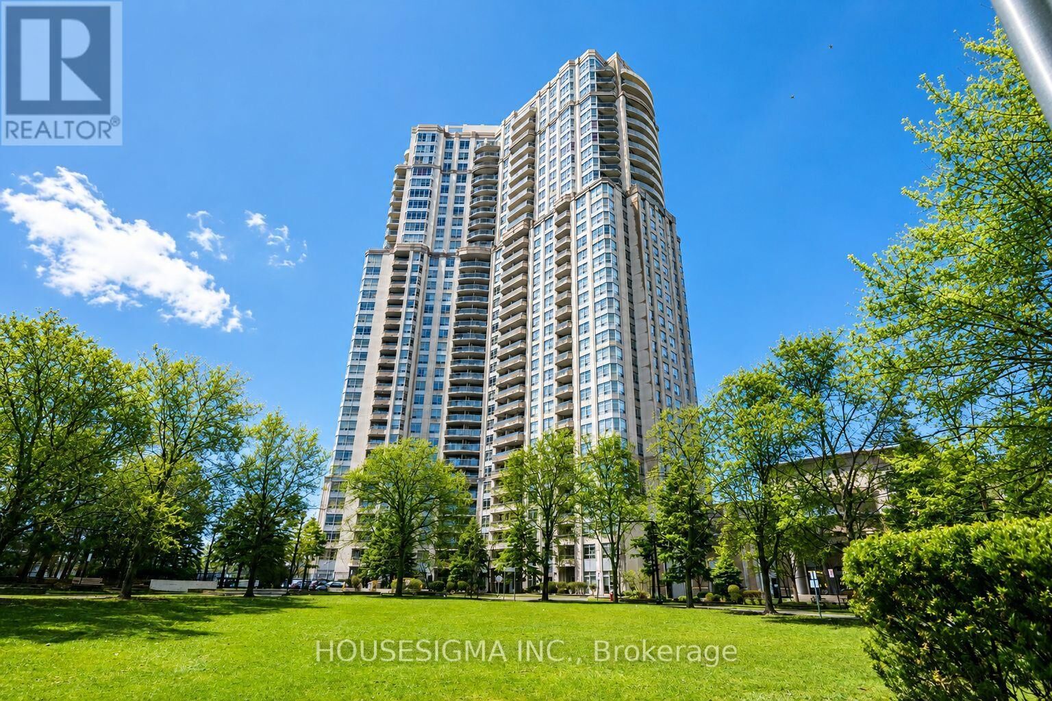 Property Photo:  35 Kingsbridge Garden Circle 513  ON L5R 3Z5 