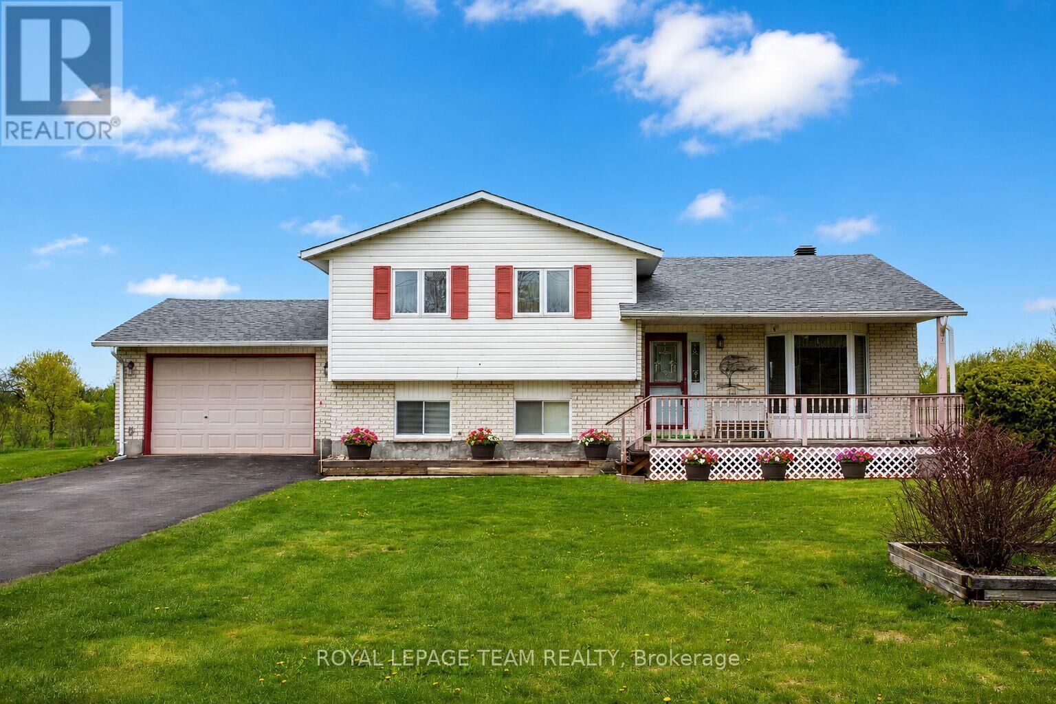 Property Photo:  134 Torok Drive  ON K7C 3P1 