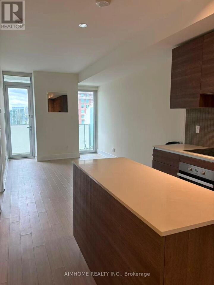 Property Photo:  200 Bloor Street West 1507  ON M5S 1T8 