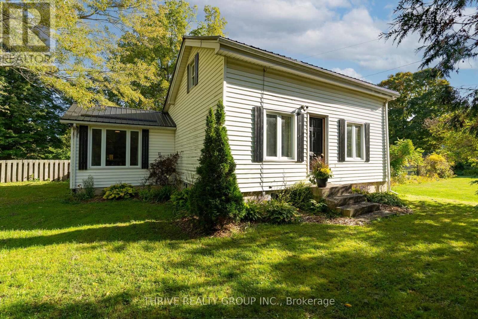 Property Photo:  11 King Street East  ON N0J 1Z0 