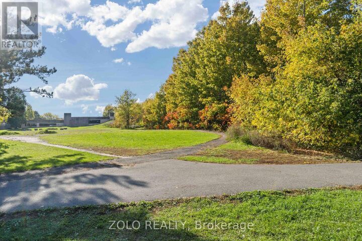 Property Photo:  2759 Carousel Crescent 501  ON K1T 2N5 
