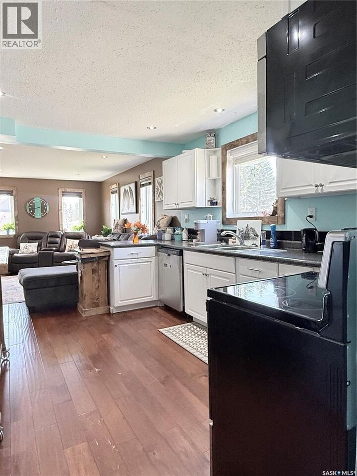 Property Photo:  374 8th Avenue W  SK S0A 2P0 