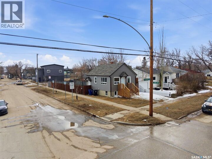 Property Photo:  1001 23rd Street W  SK S7L 0A6 