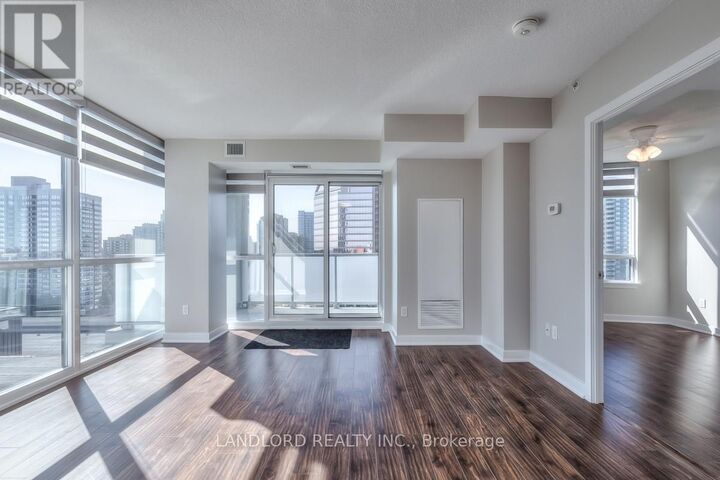 Property Photo:  5740 Yonge Street 1409  ON M2M 0B1 