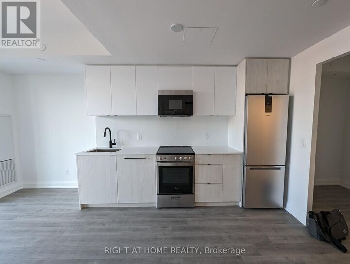 Property Photo:  2369 Danforth Avenue 313  ON M4C 1K8 