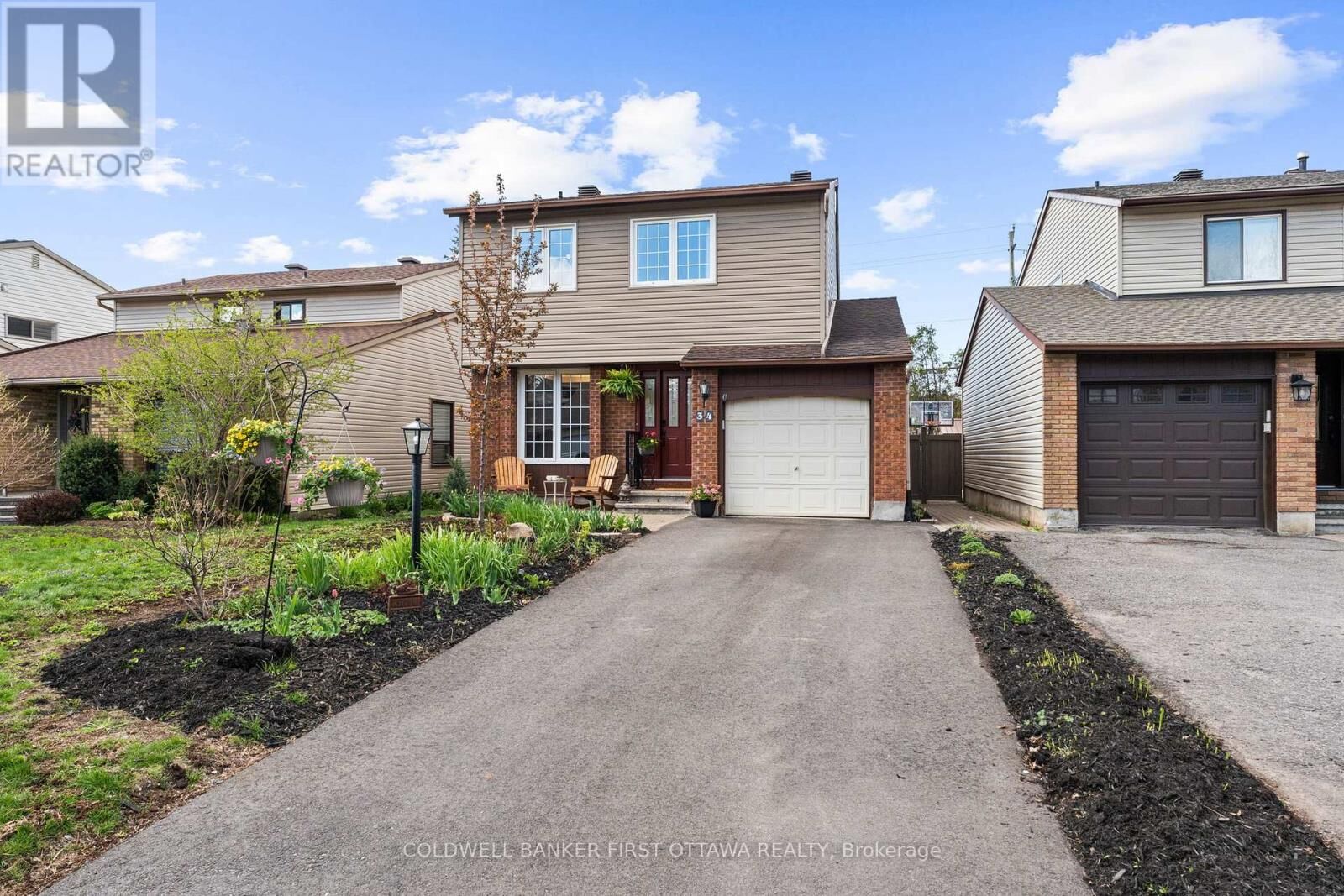 Property Photo:  34 Melville Drive  ON K2J 2E9 