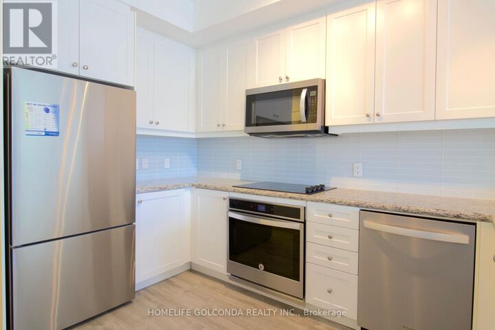 Property Photo:  9618 Yonge Street 322  ON L4C 0X5 