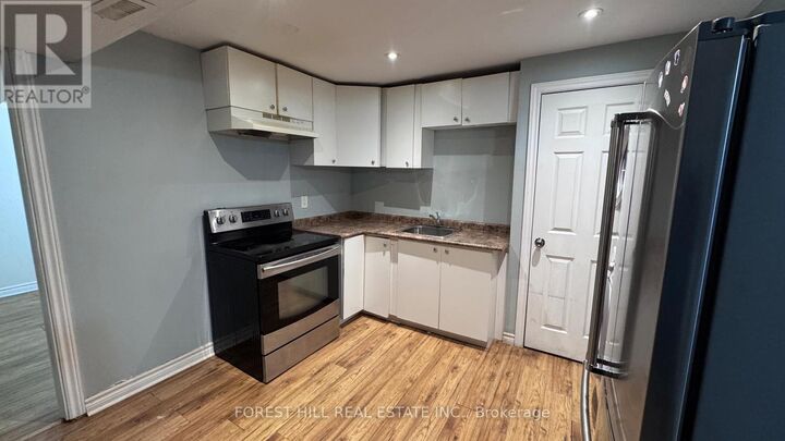 Property Photo:  37 Isle Royal Terrace  ON L6Y 6B4 