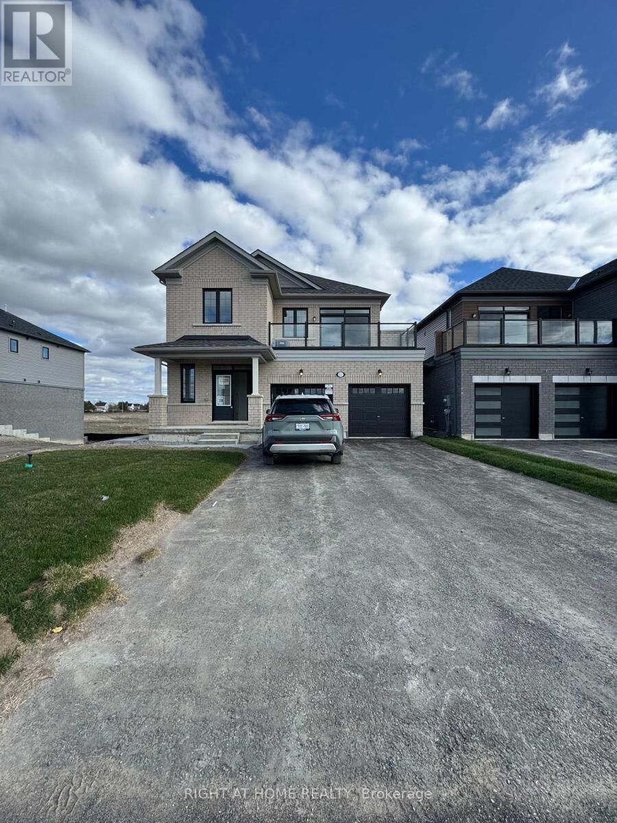 Property Photo:  62 Debois St Main Unit Street  ON K9V 6A9 