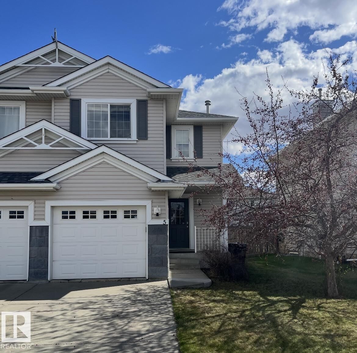 Property Photo:  5 Chestermere Way  AB T8H 2S1 