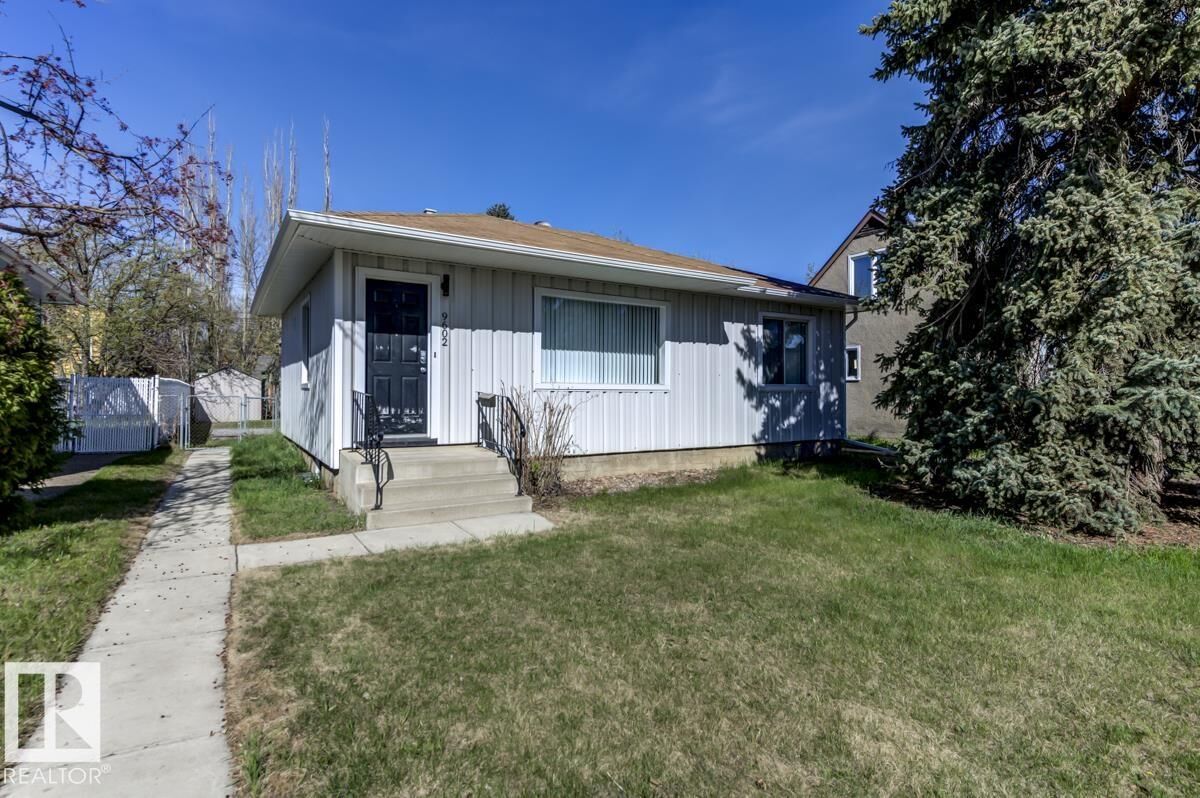Property Photo:  9602 90 Street NW  AB T6C 3M5 