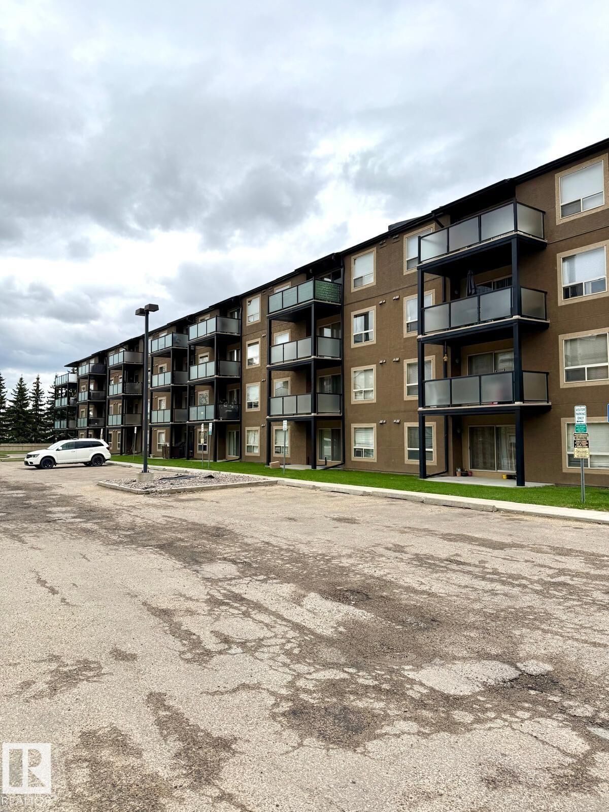 Property Photo:  13908 136 Street NW 412  AB T6V 1X4 