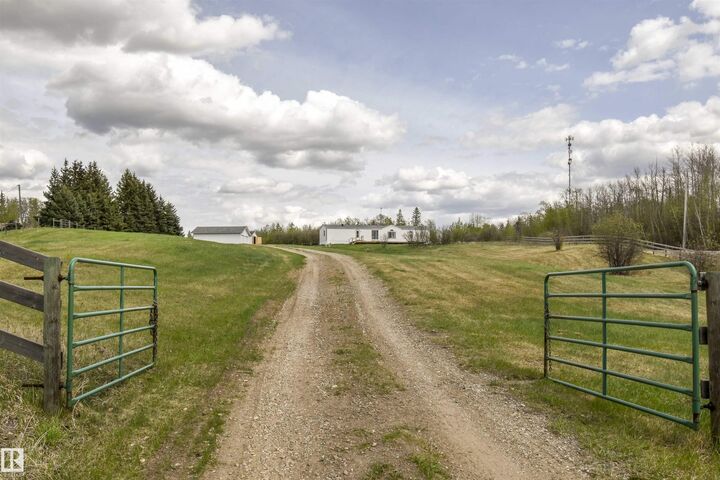 40, 2320 Twp Rd 540 — photo 1