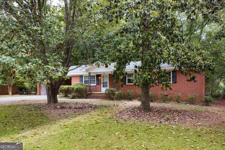 Property Photo:  135 Cavalier Court  GA 30606 