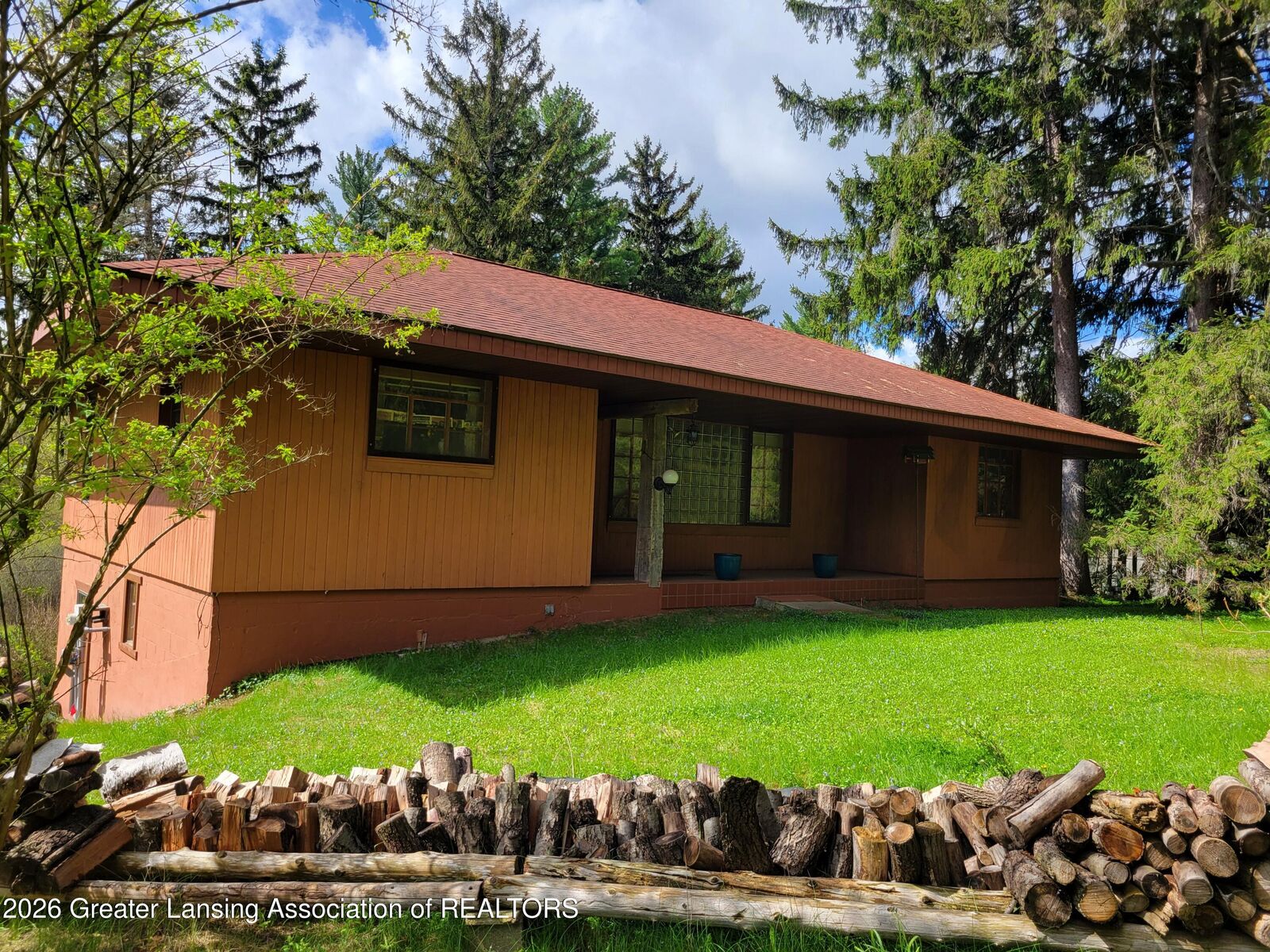 Property Photo: 1163 W Grand River Avenue MI 48864