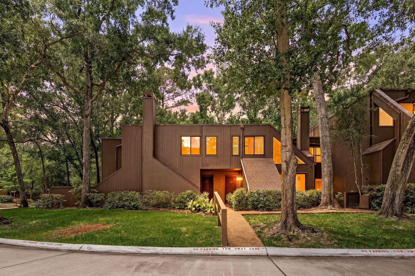 Property Photo: 241 Litchfield Lane TX 77024