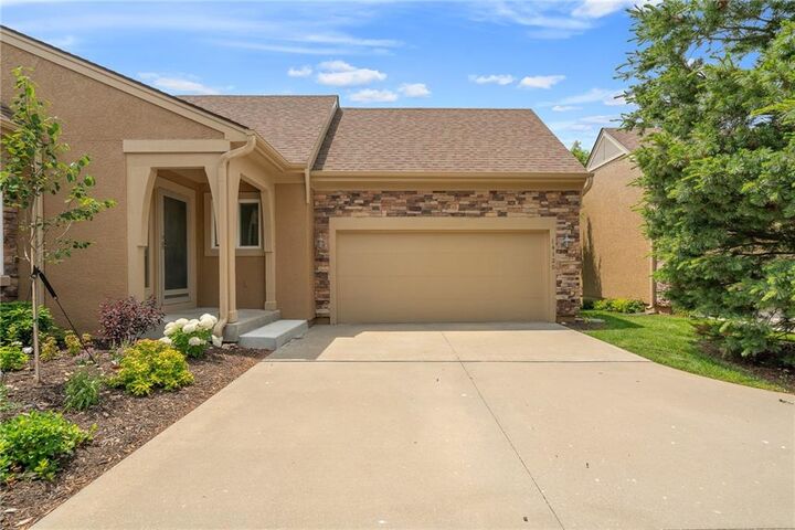 Property Photo:  14120 S Summit Street  KS 66062 