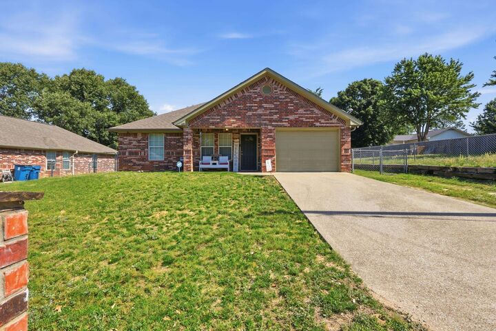 Property Photo:  401 Crosby  TX 75771 