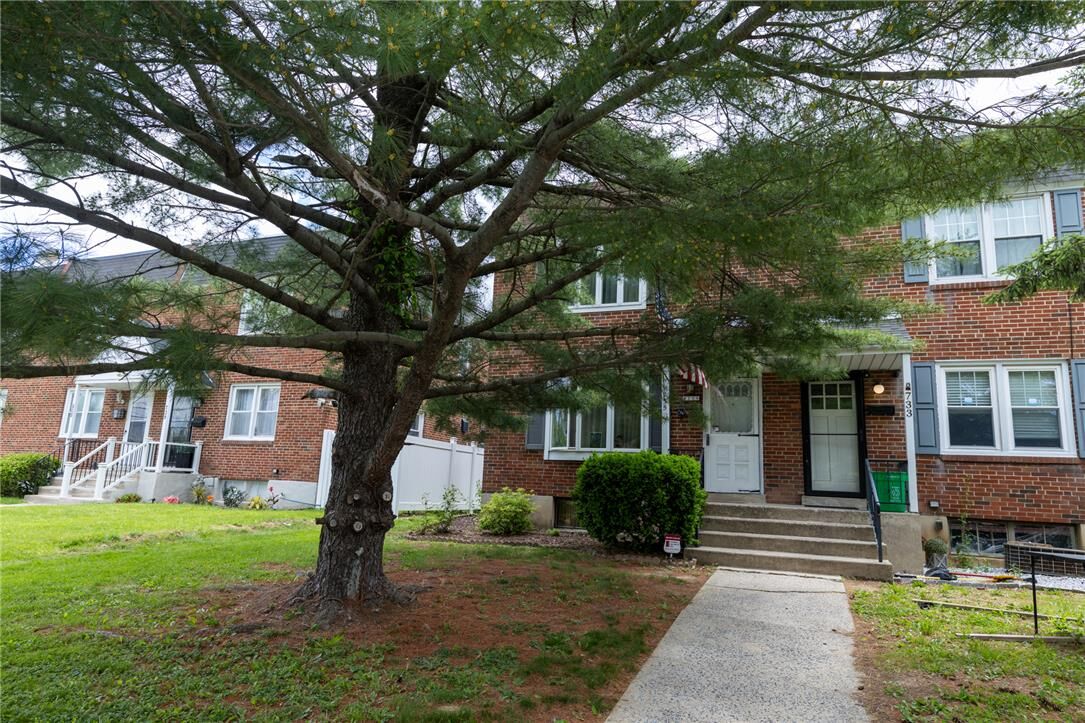 Property Photo:  735 N Plymouth Street  PA 18109 