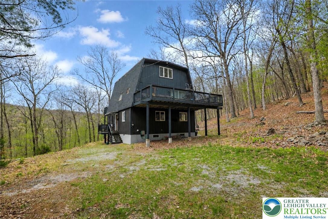 Property Photo:  207 Bunsen Court  PA 18302 