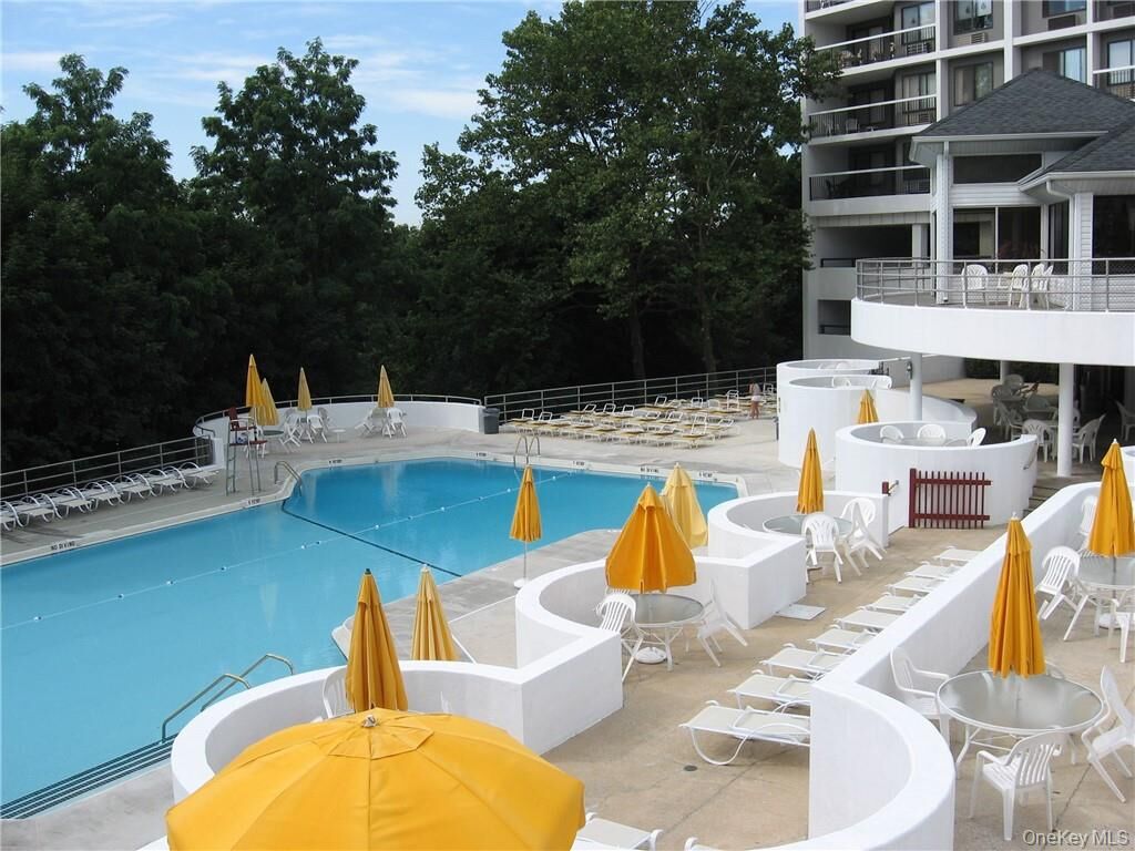 Property Photo:  300 High Point Drive 502  NY 10530 