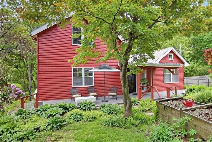 Property Photo:  37 Hollowbrook Lane  NY 10567 
