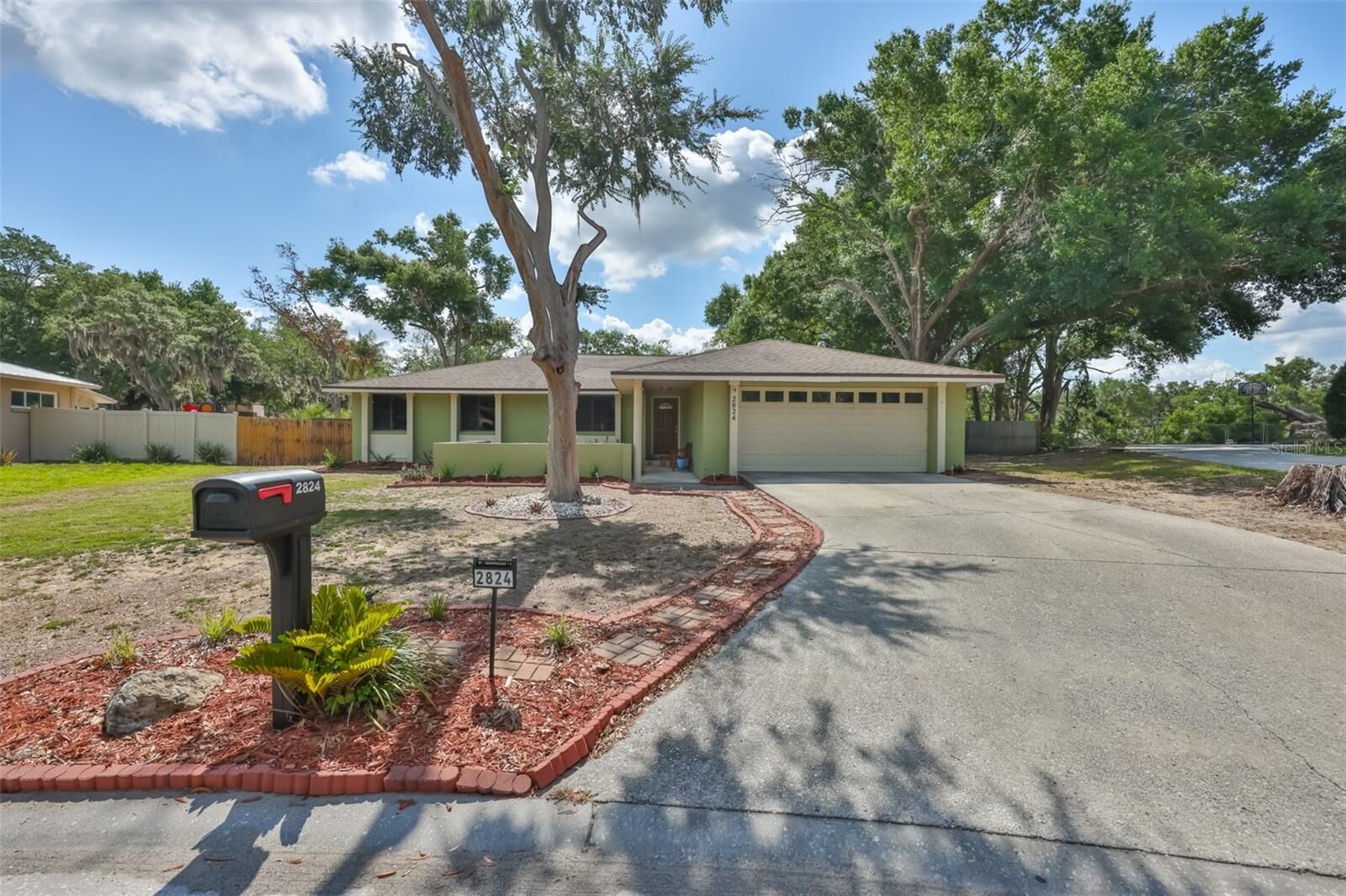 Property Photo:  2824 Bellwood Drive  FL 33511 