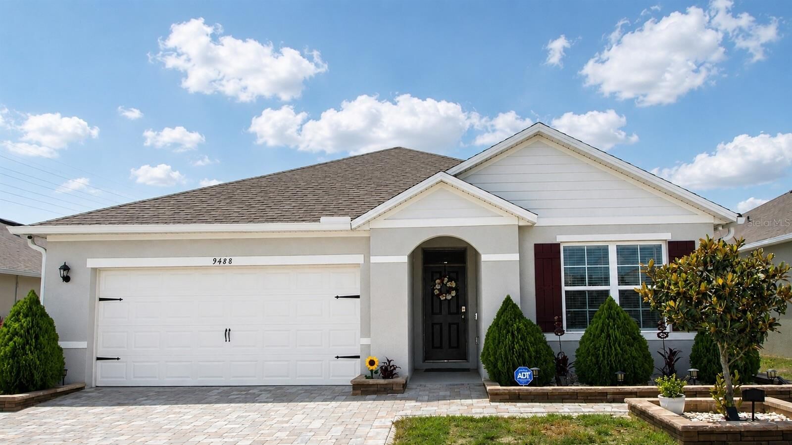 Property Photo: 9488 Black Walnut Drive FL 34715