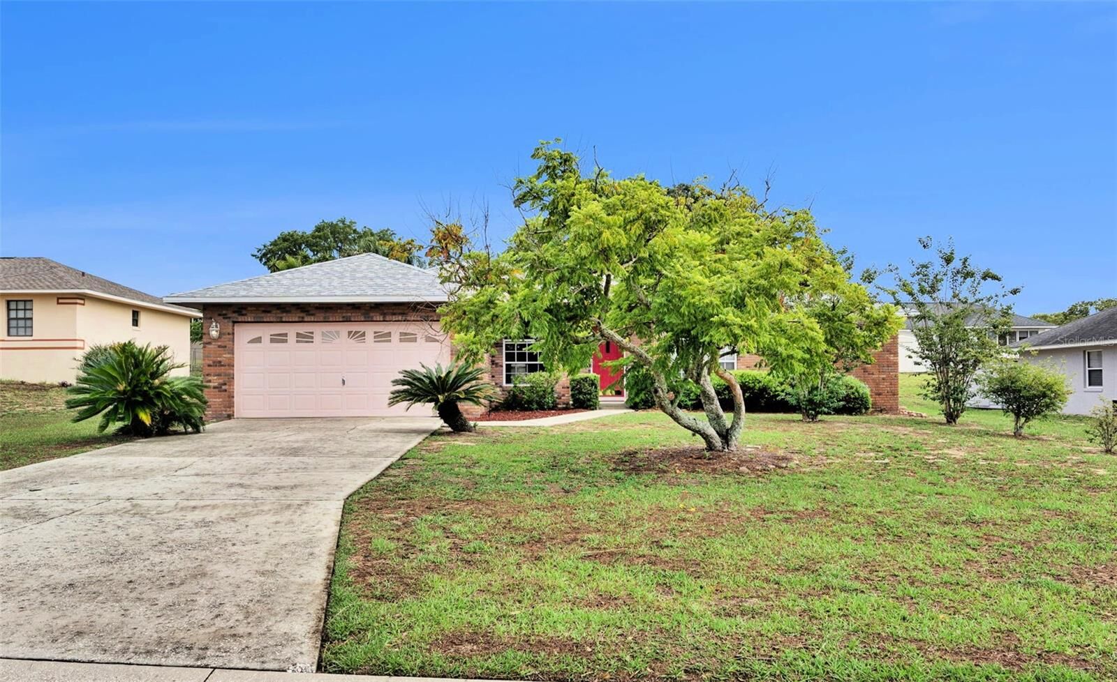 Property Photo:  933 Devonshire Way  FL 33853 