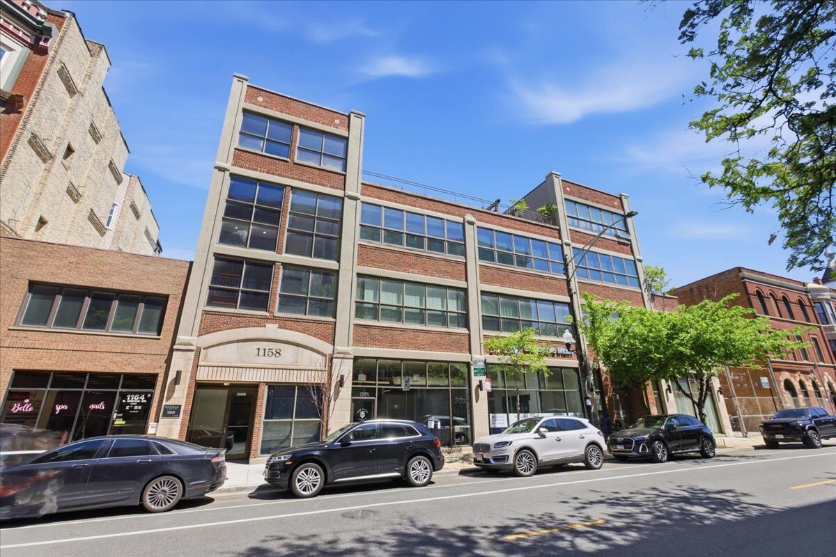 Property Photo: 1158 W Armitage Avenue 206 IL 60614