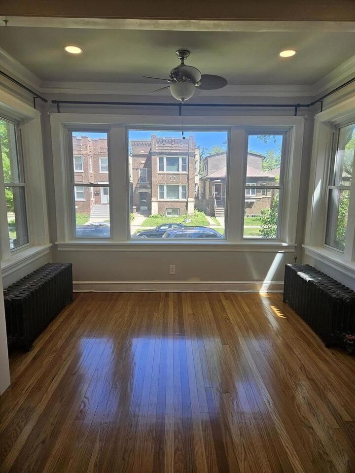 Property Photo:  