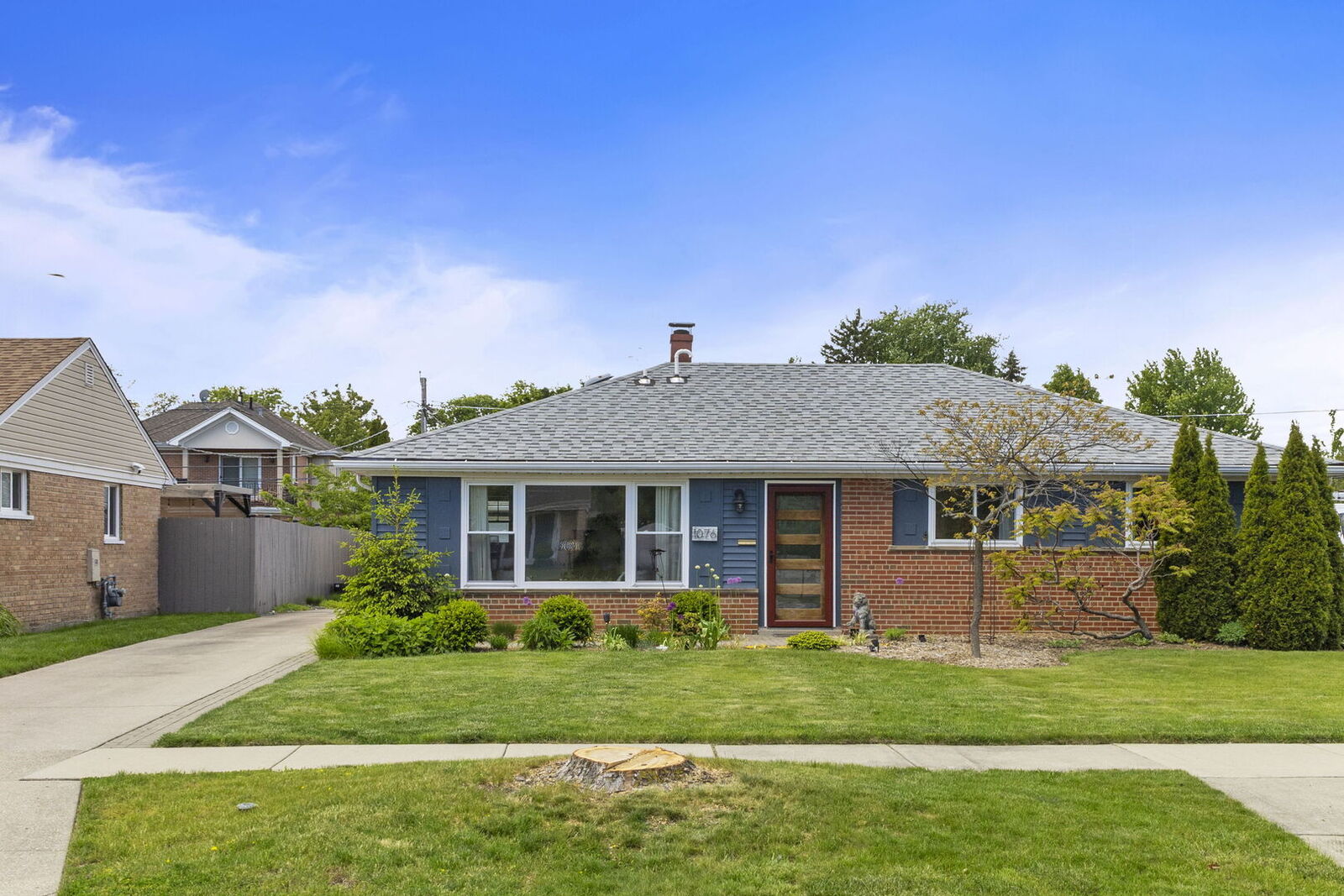 Property Photo:  1076 S 3rd Avenue  IL 60016 